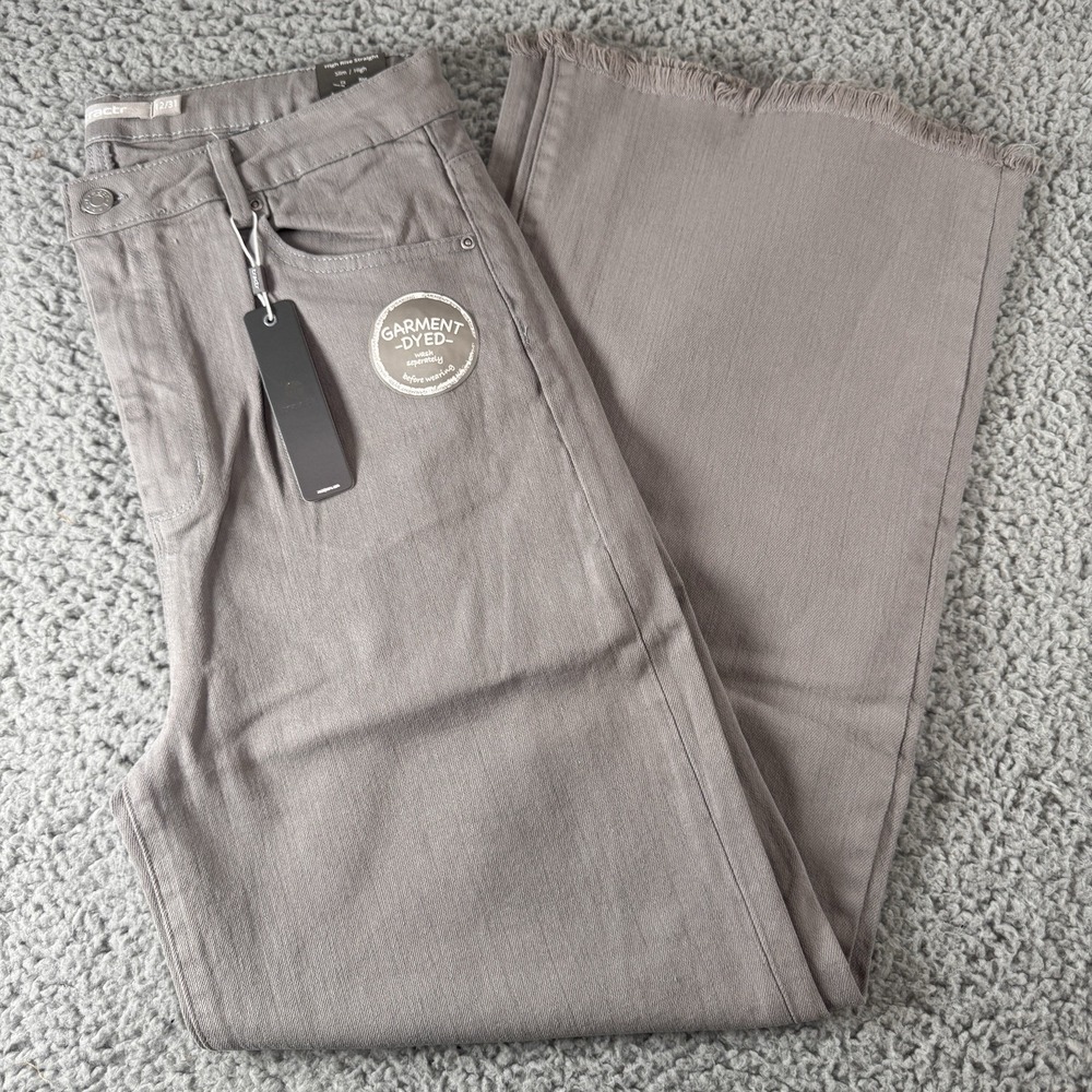 Tractr High Rise Straight Flare‎ Leg Raw Hem Grey Stretch Jeans Sz 12/31 NWT